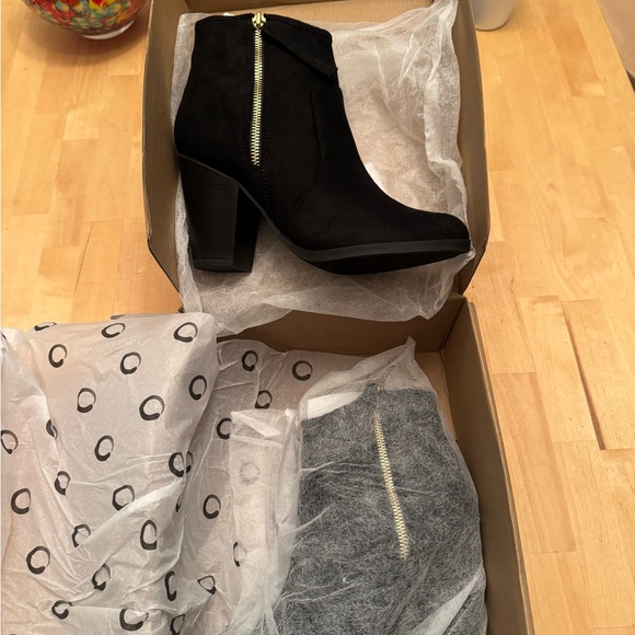 NEW! Journee Collection Link Black and Gold Bootie 7.5 - Picture 3 of 7